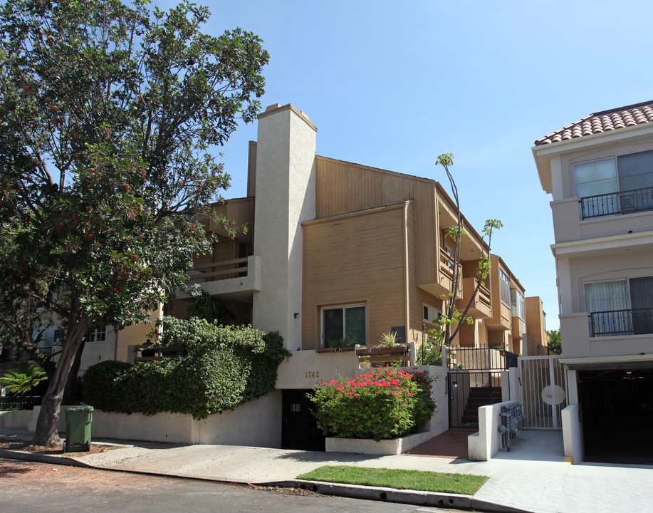 1742 Granville Ave in Los Angeles, CA - Foto de edificio