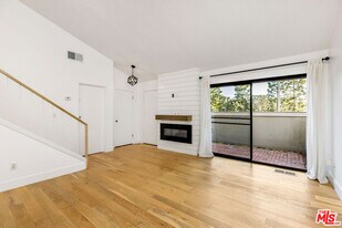 13107 Mindanao Wy in Marina Del Rey, CA - Building Photo