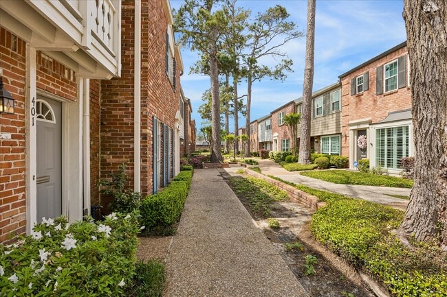 401 Bendwood Dr in Houston, TX - Building Photo - Building Photo