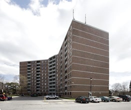 4100-4110 Lawrence Ave in Toronto, ON - Building Photo - Building Photo