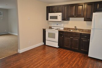 65 Log St in Manchester, NH - Building Photo - Building Photo