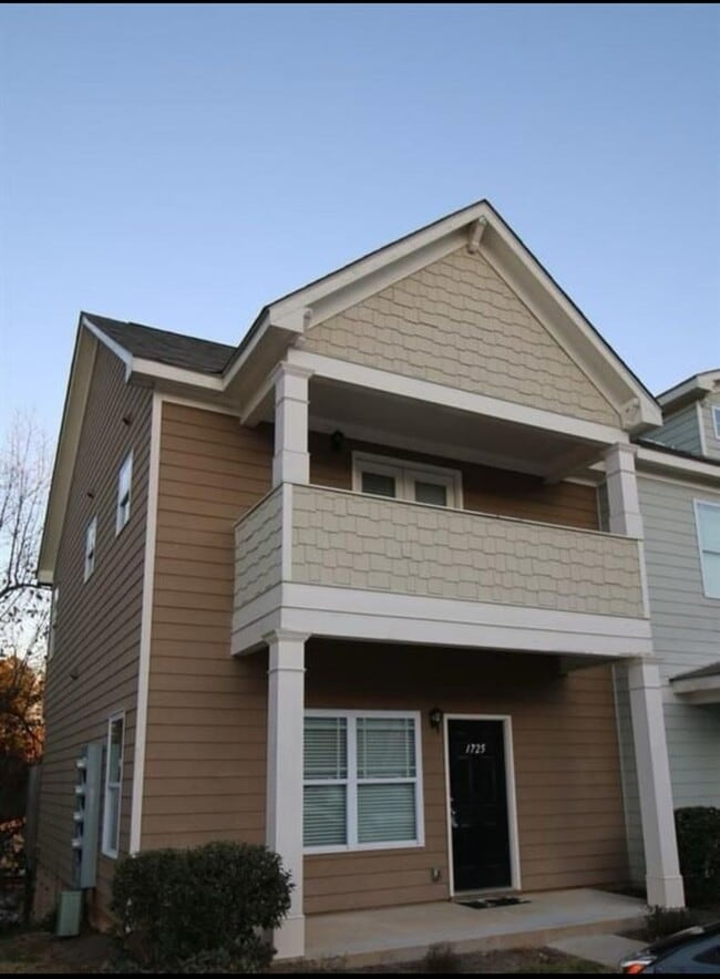 property at 1725 Brookside Lay Cir