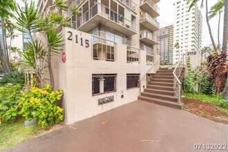 2115 Ala Wai Blvd in Honolulu, HI - Foto de edificio - Building Photo