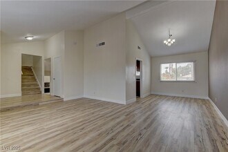 1678 E Hacienda Ave in Las Vegas, NV - Building Photo - Building Photo