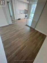 430-3430 Square One Dr in Mississauga, ON - Building Photo - Building Photo