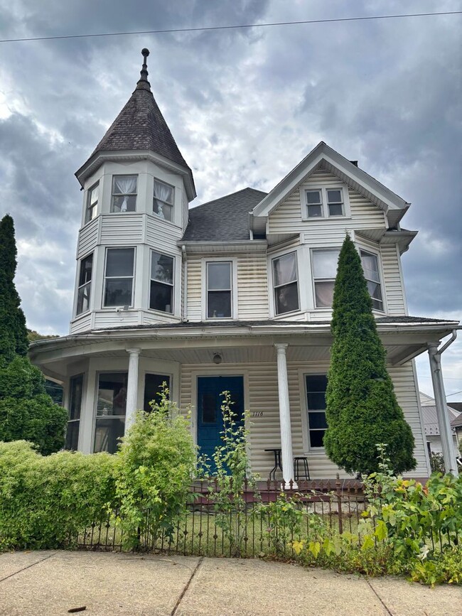 property at 1116 Main St