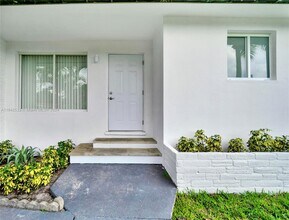 350 Aledo Ave-Unit -B in Coral Gables, FL - Building Photo - Building Photo