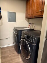 1390 Cedarwood Dr in Westlake, OH - Building Photo - Building Photo