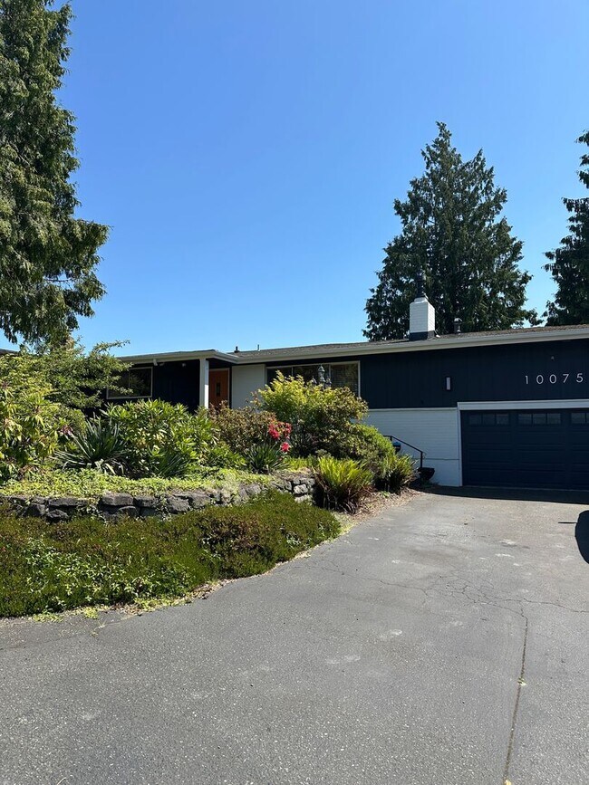 property at 10075 SE 213th Pl