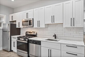 1055 W Glenlake Ave in Chicago, IL - Building Photo - Building Photo