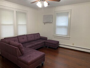 6 Pulaski Pl in Port Washington, NY - Building Photo - Building Photo