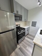 4660 Kester Ave, Unit 116 in Los Angeles, CA - Foto de edificio - Building Photo