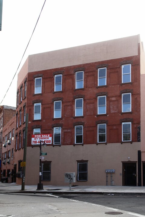 1050 Broadway in Brooklyn, NY - Foto de edificio