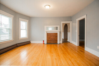 77 Cohasset St, Unit 2 in Worcester, MA - Foto de edificio - Building Photo