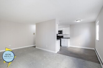 3001 N Thatcher Ave in River Grove, IL - Foto de edificio - Building Photo