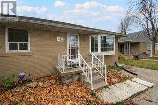 462 Kingsleigh Ct in Milton, ON - Building Photo