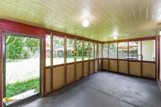 4533 Jade Dr E in Jacksonville, FL - Foto de edificio - Building Photo