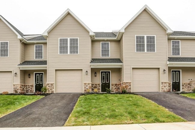 30 Brook Side Dr in Carlisle, PA - Building Photo - Building Photo