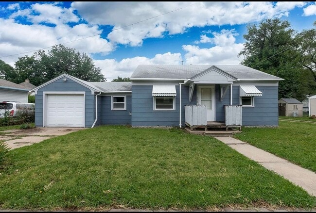 property at 312 S Poplar St