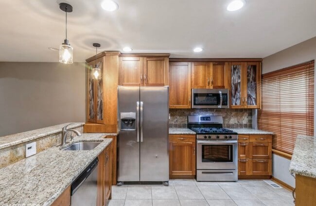 750 W Happfield Dr in Arlington Heights, IL - Building Photo - Building Photo