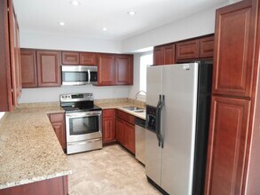 12355 Herrington Manor Dr in Silver Spring, MD - Building Photo - Building Photo