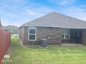 12117 Jude Way in Yukon, OK - Foto de edificio - Building Photo