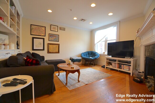 18 Sutherland Rd, Unit 1 in Boston, MA - Building Photo - Building Photo