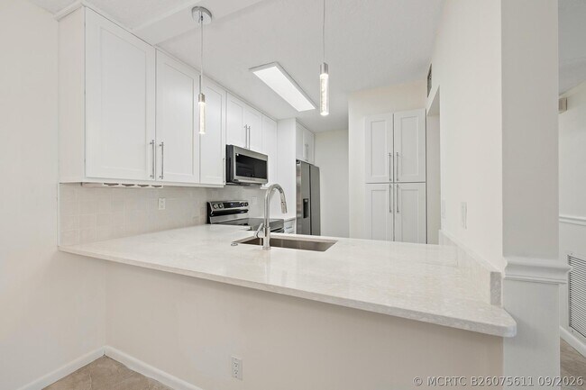 property at 3404 Gardens E Dr