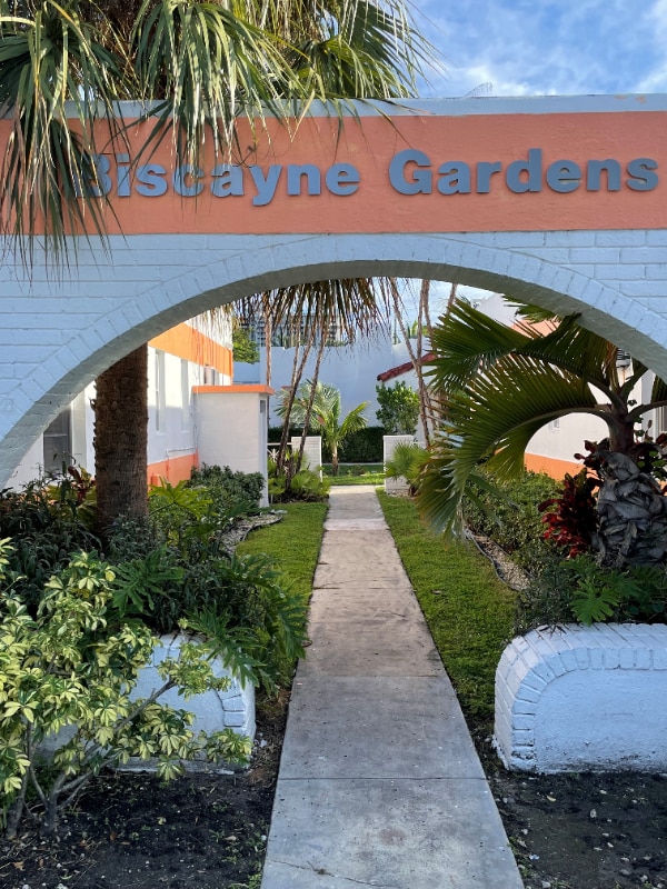11050 Biscayne Blvd in Miami, FL - Building Photo - Building Photo