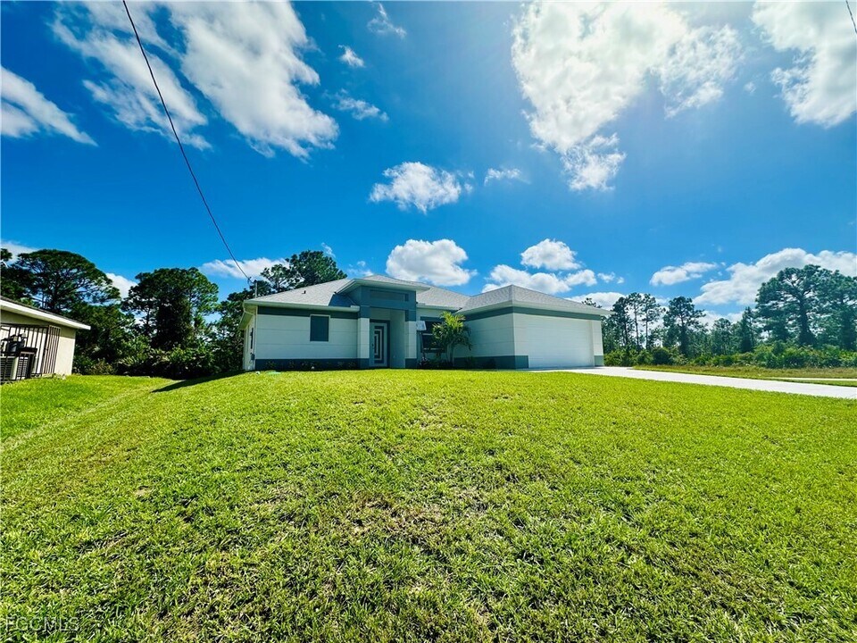 771 Gaylord Ave S in Lehigh Acres, FL - Building Photo