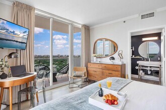 2889 McFarlane Rd in Miami, FL - Building Photo - Building Photo