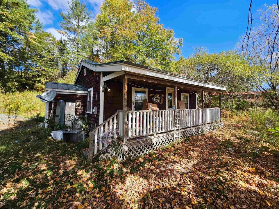 241 Old Whitefield Rd in Littleton, NH - Foto de edificio
