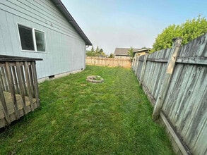 2815 E Section St in Mount Vernon, WA - Foto de edificio - Building Photo