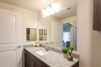5501 Ross Rd in Austin, TX - Building Photo - Building Photo