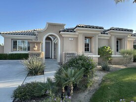 13 Vista Mirage Way in Rancho Mirage, CA - Building Photo