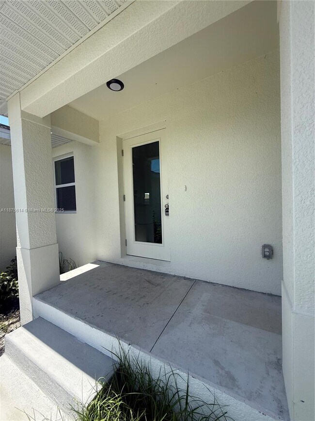 108 Sunny Way in Rotonda West, FL - Building Photo - Building Photo