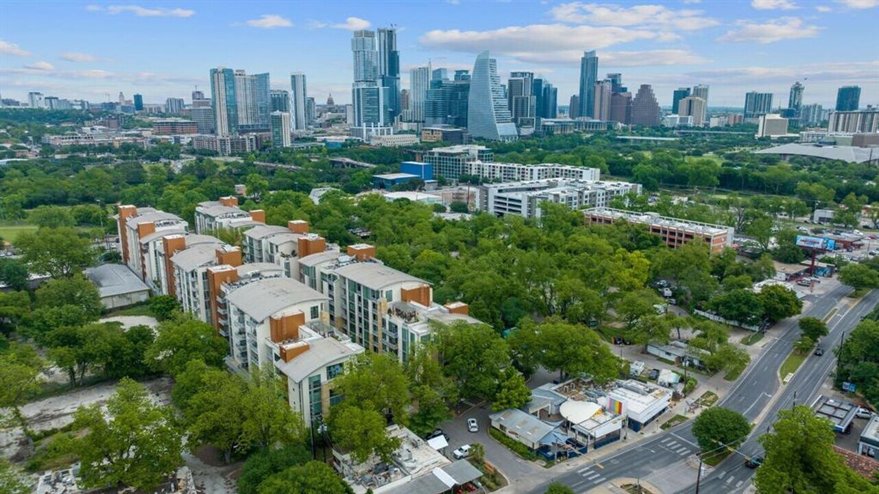 1600 Barton Springs Rd in Austin, TX - Building Photo