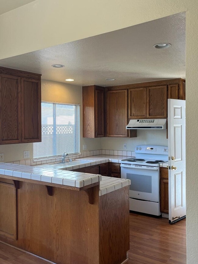 7651 Church St in Gilroy, CA - Building Photo - Building Photo