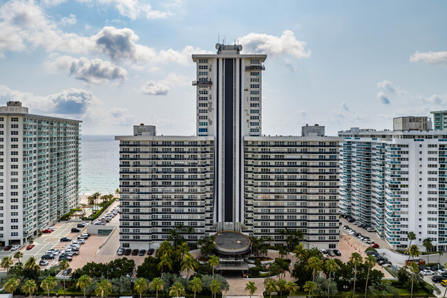 Playa del Sol in Fort Lauderdale, FL - Building Photo - Building Photo