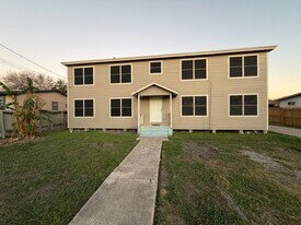 5410 Burton Ln in Corpus Christi, TX - Building Photo