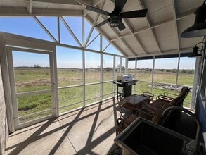 7176 Goehring Rd in Ledbetter, TX - Building Photo - Building Photo