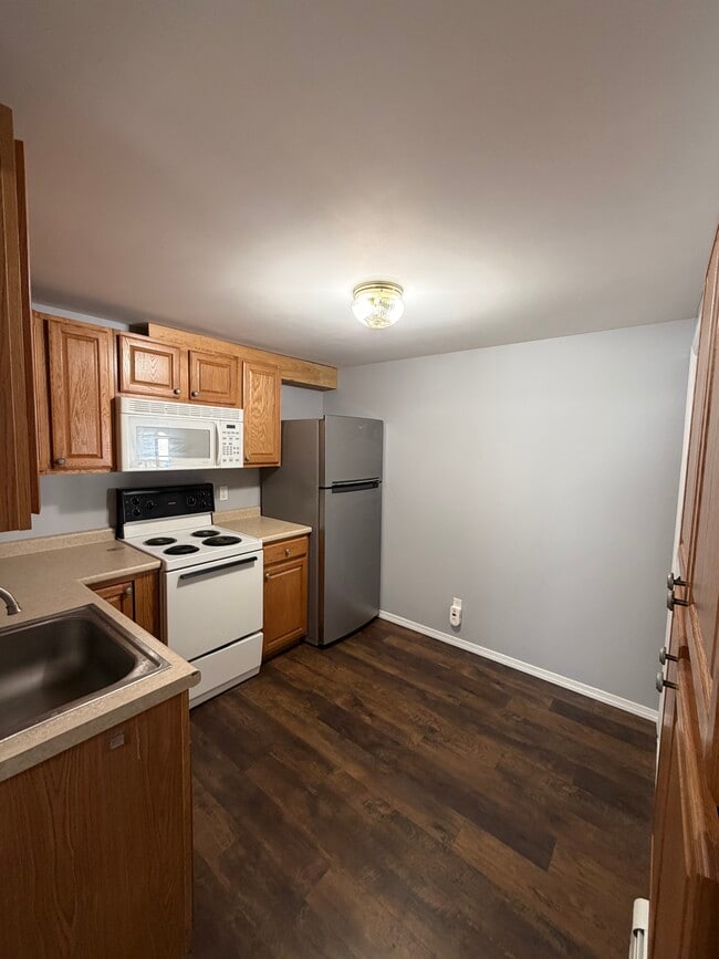 169 Fifty Acre Rd S, Unit 1 in Smithtown, NY - Foto de edificio - Building Photo