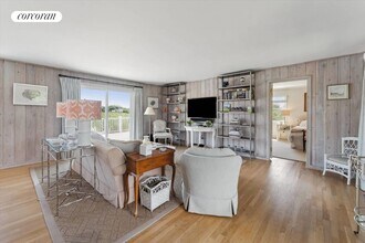 12 Barker Ln in Quogue, NY - Building Photo - Building Photo