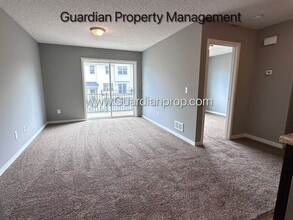 11960 Emery Village Dr N in Champlin, MN - Building Photo - Building Photo
