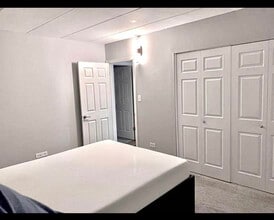 138 E Bailey Rd, Unit G in Naperville, IL - Foto de edificio - Building Photo