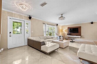 11201 SW 136th St in Miami, FL - Building Photo - Building Photo