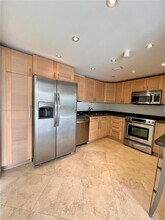 17600 N Bay Rd in Sunny Isles Beach, FL - Building Photo - Building Photo