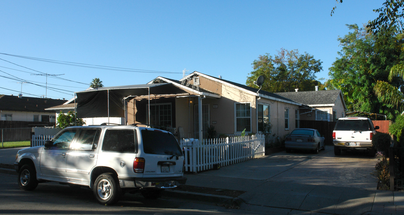 327-329 N 20th St in San Jose, CA - Building Photo