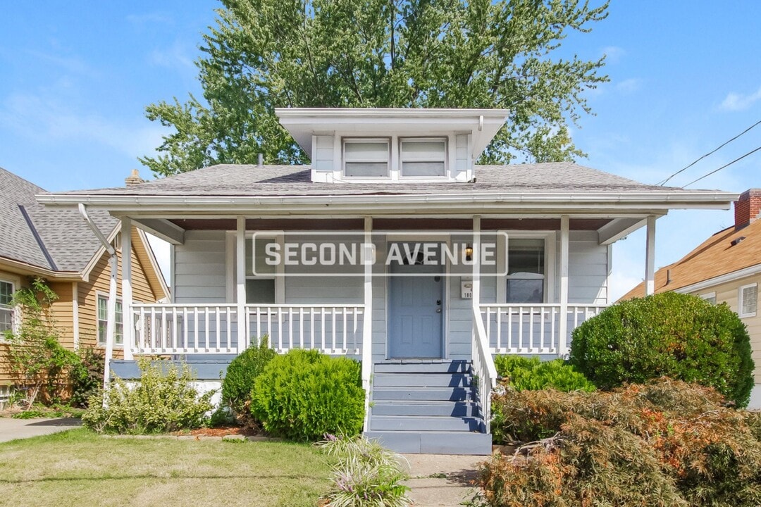 1806 Sundale Ave in Cincinnati, OH - Foto de edificio