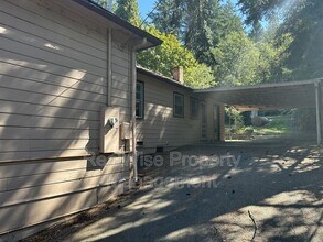 7701 Rogue River Hwy in Grants Pass, OR - Building Photo - Building Photo
